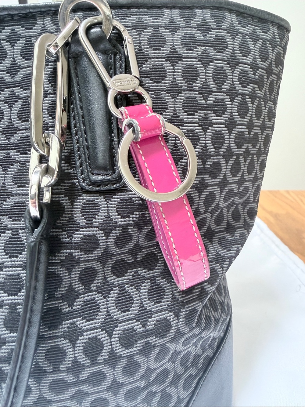 2013 COACH Madison Blk/Gry OpArt Needlepoint Tote w/ Pink Leather Charm 26767 - Picture 14 of 15